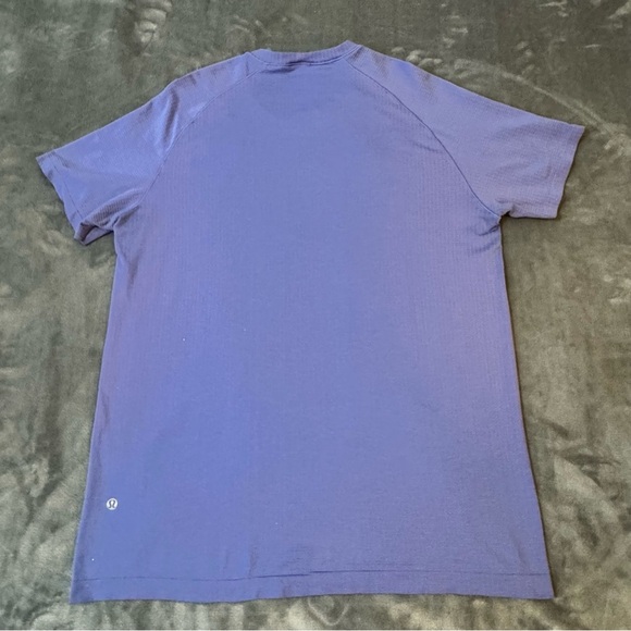 Lululemon Metal Vent Tech Short-Sleeve Shirt 
Velvet Dust / Wild Indigo

#157 - Picture 2 of 6